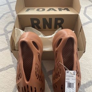 Yeezy Foam RNR size 13